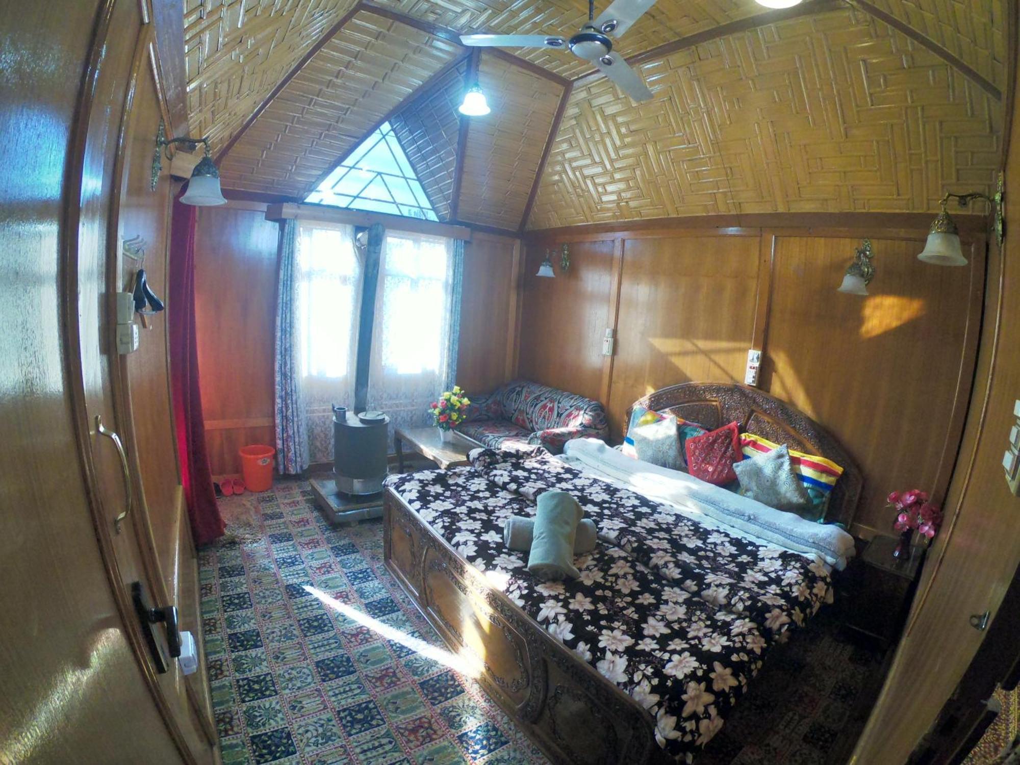 Goona Palace Houseboats Srīnagar Eksteriør billede
