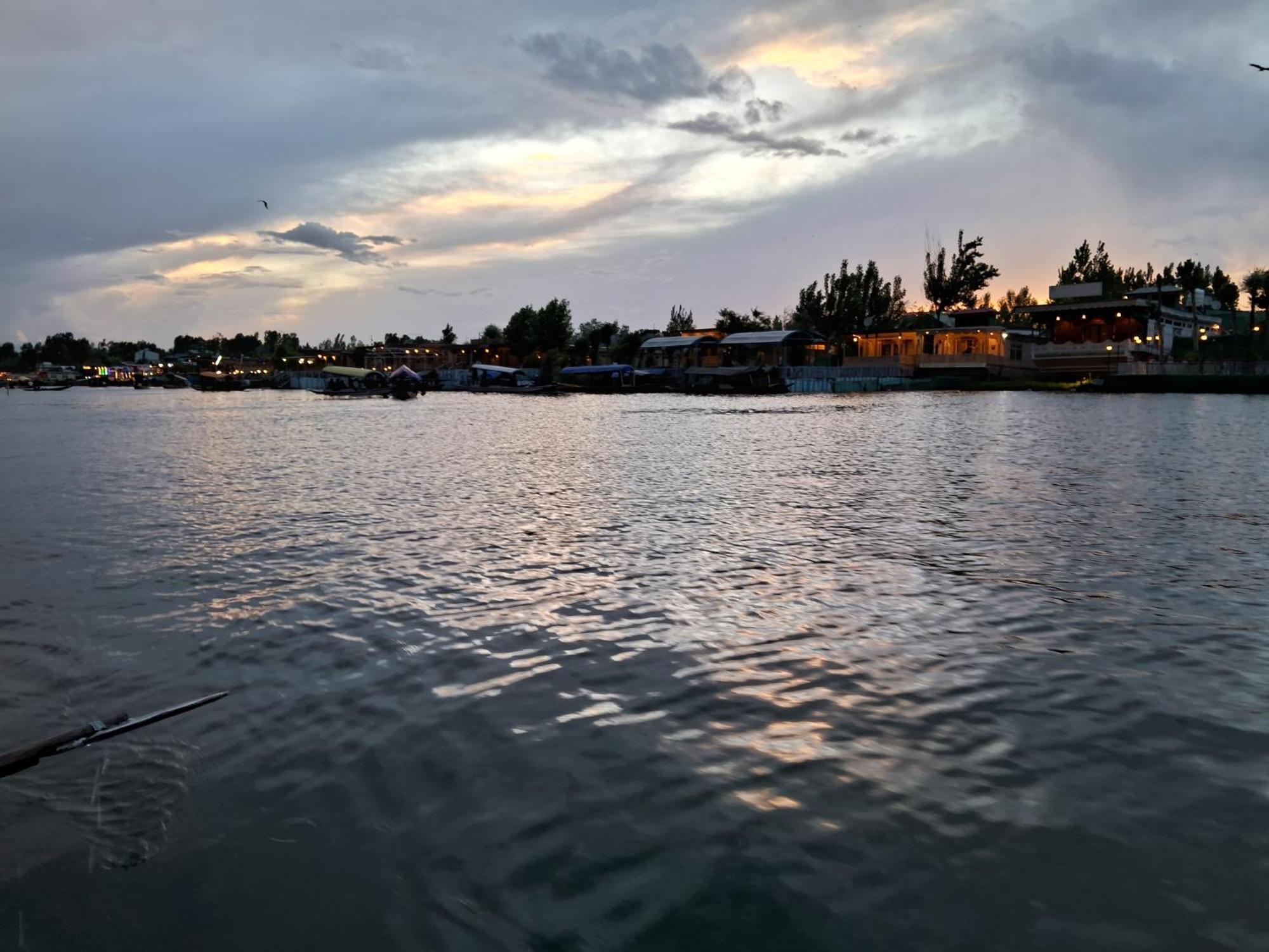 Goona Palace Houseboats Srīnagar Eksteriør billede